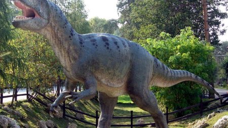 Dino Parc Rasnov si Tedi ii invita pe copii la Festivalul Veseliei