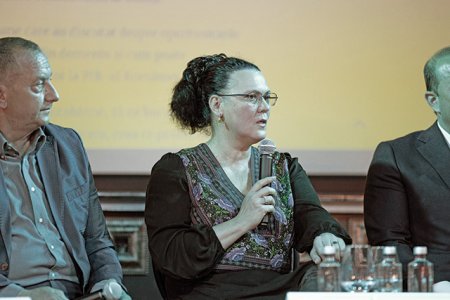 Un semnal pentru anul agricol. Ingrid Staver, fermier care cultiva 1.300 ha cu cereale in Galati si Braila: Ar fi bine sa mai <span style='background:#EDF514'>PLOUA</span>, pentru ca seceta deja s-a instalat in anumite zone