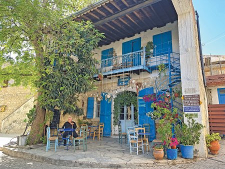 Cipru, o tara cu putin peste 1 milion de locuitori, atrage aproape 4 milioane de turisti anual. <span style='background:#EDF514'>ROMANIA</span> este in top 10 tari piete pentru turismul cipriot