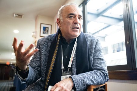 Un tribunal din Rusia a emis mandat de <span style='background:#EDF514'>ARESTA</span>re pe numele legendarului campion de sah Garry Kasparov. Ce acuzatii i se aduc