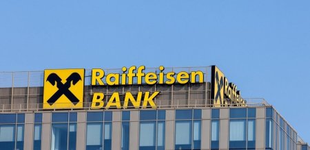 Raiffeisen trimite la Viena dividende de 860 mil. lei, adica jumatate din <span style='background:#EDF514'>PROFIT</span>ul record al anului 2023