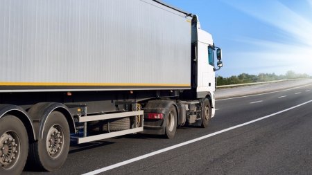 <span style='background:#EDF514'>AVERTIZARE</span> MAE: Ungaria interzice camioanele de mare tonaj pe 1 mai