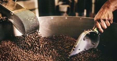 Cafeaua nu se va ieftini in perioada urmatoare: Culturile sunt afectate drastic de schimbari climatice