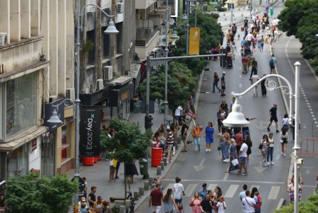 Strazi deschise: Reprezentatii live pe Calea Victoriei si in Drumul Taberei