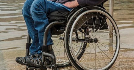 Barbat in scaunul cu rotile, fortat sa cerseasca timp de 16 ani in Republica Moldova si Romania