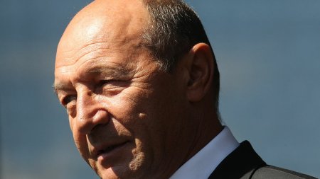 Basescu: Clasa politica incompetenta. Ciolacu, presedinte PSD, comparati-l cu Nastase. Nea Nicu la PNL, comparati cu <span style='background:#EDF514'>STOLOJAN</span>