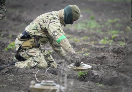 Coalitia internationala pentru deminare antreneaza 3.200 de soldati ucraineni