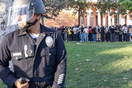 GALERIE FOTO Proteste pro-pales<span style='background:#EDF514'>TINI</span>ene in campusurile universitare din SUA