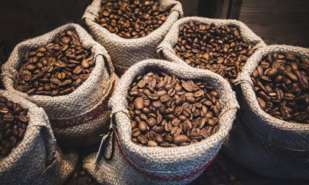 Cafeaua nu se va ieftini <span style='background:#EDF514'>PREA</span> curand, pentru ca fermierii vietnamezi asteapta contracte mai avantajoase