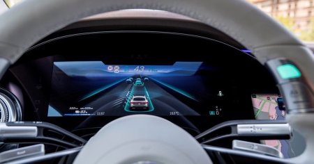 Prima masina cu conducere autonoma care iti permite sa-ti iei <span style='background:#EDF514'>OCHI</span>i de la drum, scoasa la vanzare in SUA. Si nu e Tesla VIDEO