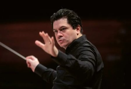 Cristian Macelaru, ales directorul unei prestigioase orchestre simfonice din SUA. Muzicianul roman a <span style='background:#EDF514'>CASTIG</span>at un Grammy!