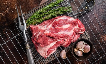 Recomandari ANPC de 1 Mai: Refuzati produsele din carne tocata pentru care exista indoieli privind calitatea