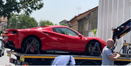 Regele <span style='background:#EDF514'>TRAFICUL</span>ui de tigari din Arad a dat-o pe droguri. Saltat de politisti chiar din Ferrari-ul sau