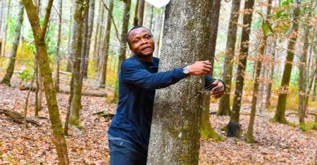 A imbratisat peste 1.000 de copaci intr-o ora: Trebuie sa protejam natura