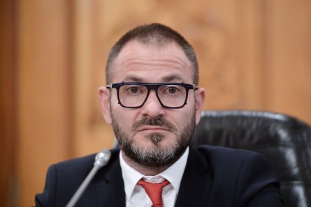 Horia Constantinescu, candidat la Primaria Constanta, se plange ca ii e greu sa dea cu aspiratorul: Nu este deloc usor pentru un barbat