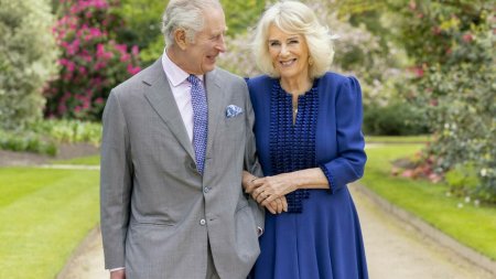 Detaliul <span style='background:#EDF514'>ASCUNS</span> din portretul regelui Charles si reginei Camilla aproape ca a trecut neobservat. Ce reprezinta, de fapt