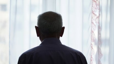 Pensionar de 70 de ani, prins in flagrant cand fura din caruciorul unui copil, in Bucuresti
