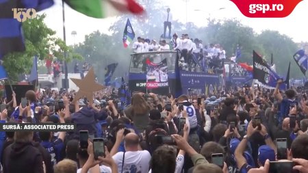 <span style='background:#EDF514'>JUCATORI</span>i si fanii lui Inter Milano sarbatoresc cel de-al 20-lea titlu din Serie A
