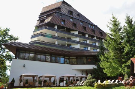 Claudiu Aron vrea sa aduca turisti japonezi si <span style='background:#EDF514'>CHINEZ</span>i la hotelul Alpin din Poiana Brasov