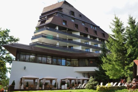 Claudiu Aron vrea sa aduca turisti japonezi si chinezi la <span style='background:#EDF514'>HOTEL</span>ul Alpin din Poiana Brasov