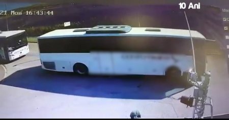<span style='background:#EDF514'>VAMESI</span>i lituanieni au retinut de aproape doua zile un autobuz cu cetateni moldoveni