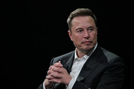 Elon Musk a sosit duminica la Beijing, intr-o vizita neanuntata