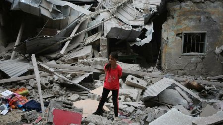 Cel putin 13 palestinieni au fost <span style='background:#EDF514'>UCISI</span> in atacuri israeliene asupra orasului Rafah din sudul Fasiei Gaza