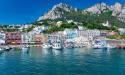 Pe insula Capri, <span style='background:#EDF514'>ITALIENI</span>i nu mai au loc de turisti