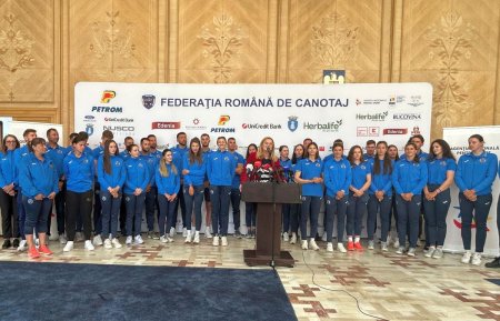 Dupa 8 medalii la Europenele de canotaj, delegatia Romaniei a fost primita in <span style='background:#EDF514'>SALONUL</span> Oficial de la Otopeni: Ancuta le-a zis dupa cursa: «Ne vedem la Paris»
