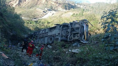 Tragedie in Peru. Un autobuz a cazut intr-un rau, iar 23 de persoane au murit