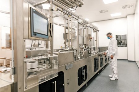 ZF Reportaje industriale. Producatorul de medicamente Antibiotice Iasi are 850 milioane de lei pe masa pentru investitii pana in 2030. Principalele directii in care vor merge banii sunt modernizarea actualei platforme de la Iasi, noi fluxuri de productie, <span style='background:#EDF514'>CERC</span>etare