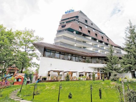 Antreprenori locali. Complexul hotelier Alpin din Poiana Brasov, controlat de Claudiu Aron, afaceri de 66,5 mil. lei in 2023, in crestere cu 22%. Aeroportul din Brasov va sustine cresterea businessului. Discutam cu agentii de turism din strainatate pentru a aduce turisti.