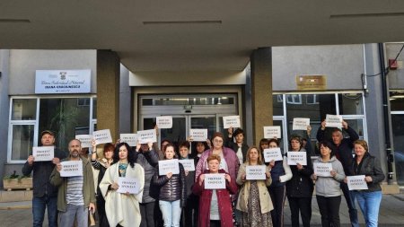 Angajatii de la Registrul Comertului au intrat in protest s<span style='background:#EDF514'>PONTA</span>n pentru a doua zi consecutiv | Activitatea cu publicul a fost suspendata