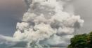 Un vulcan din Indonezia a inceput sa erupa. Locuitorii din zona au fost <span style='background:#EDF514'>EVACUATI</span>