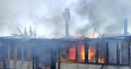 Incendiu la Manastirea Varatec din Neamt. Masina de cusut din chilia unei maici a luat foc FOTO