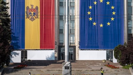 Rusia planui<span style='background:#EDF514'>ESTE</span> atacuri hibride in Moldova, inaintea alegerilor prezidentiale si a referendumului privind aderarea la Uniunea Europeana