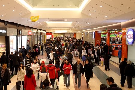 Peste 10 milioane de vizitatori se plimba lunar in mall-urile din Bucuresti