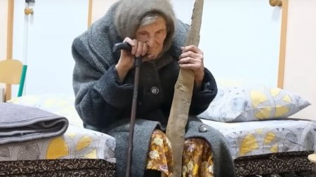 Nu mi-a mai ramas nimic | Ea este bunica de 98 de ani din Ucraina care a mers pe jos 10 km, sub bombardamente, pentru a scapa de rusi