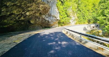 Imagini spectaculoase cu un superb drum montan din Gorj, proaspat modernizat. Strabate o rezervatie naturala cunoscuta VIDEO