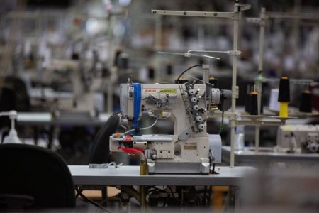 Ziua Muncii. Fabricile din Romania au pierdut aproape 500.000 de angajati in ultimii 25 de ani