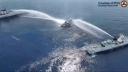Doua nave militare chineze au atacat cu tunuri de apa un vapor al Pazei de Coasta din Filipine si l-au avariat. VIDEO