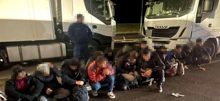 Politisti de frontiera, injunghiati de traficantii de migranti, intr-o parcare de camioane de pe A1, langa Ortisoara: Au fost trase 13 <span style='background:#EDF514'>FOCURI DE ARMA</span>