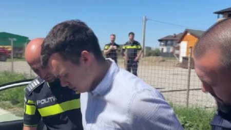 <span style='background:#EDF514'>SOFER</span>ul suspect ca a omorat un om, la Suceava, a fost ridicat de politisti din poarta vilei sale