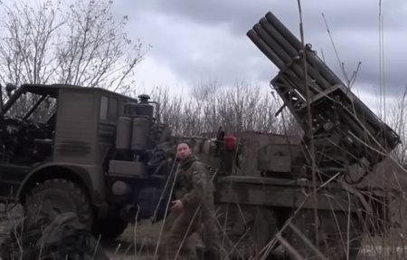 Experienta militarilor ucraineni cu un lansator de rachete romanesc: Opream la fiecare 10 ore si turnam 10-15 litri de apa pentru ca <span style='background:#EDF514'>FIER</span>bea