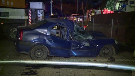 Incident grav in Bucuresti, pe Soseaua Giurgiului. Bratul unei macarale s-a rupt si a strivit o masina parcata