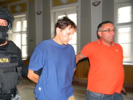 Medicul Dan Stamatiu care si-a ucis amanta d<span style='background:#EDF514'>IN UNGARIA</span> si l-a ranit grav pe sotul acesteia va fi transferat in Romania. Este condamnat la inchisoare pe viata