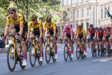 Giro d'Italia e gata de start! Cine transmite competitia in Romania, cum arata programul complet al celor 123 de ore live