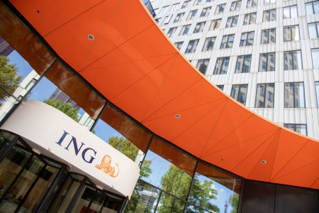 Actiunile ING se apreciaza cu 6% pe Bursa de Valori din Amsterdam dupa ce banca a anuntat un program de rascumparare de actiuni de 2,5 miliarde de euro