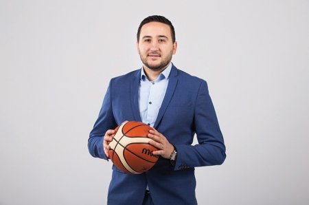 Business sportiv. De ce cluburile sportive ar trebui sa fie conduse de manageri? Ionut Georgescu, manager CSO Voluntari: De multe ori, cluburile sunt conduse de fosti sportivi, nimeni nu le contesta performantele, dar managementul are caracteristici diferite. Sportivii sunt foarte individualisti, pe cand rolul managerilor este sa vada scopul comun al tuturor