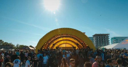 Desfasurare de forte la festivalul de muzica electronica de la Mamaia. Mai multi tineri prinsi cu droguri VIDEO
